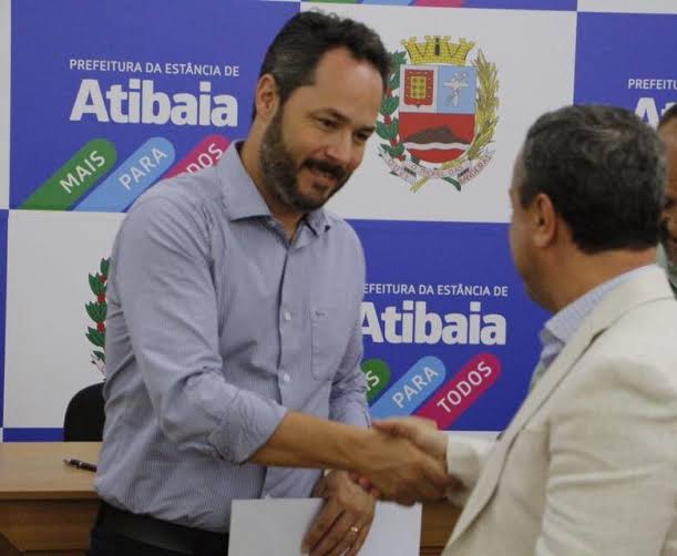 Saulo Pedroso em ato oficial na Prefeitura da Estância de Atibaia